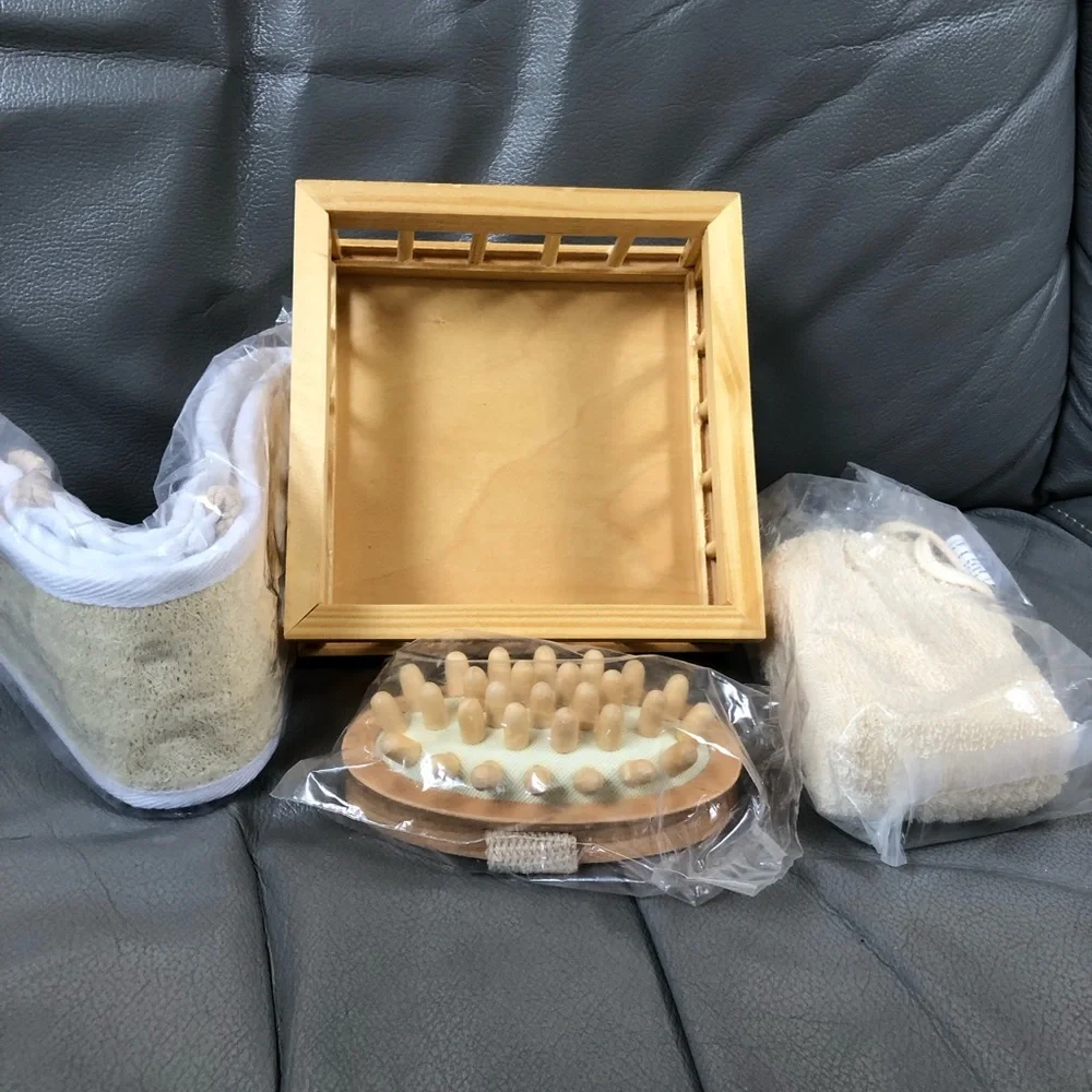 Avon bath accessories set